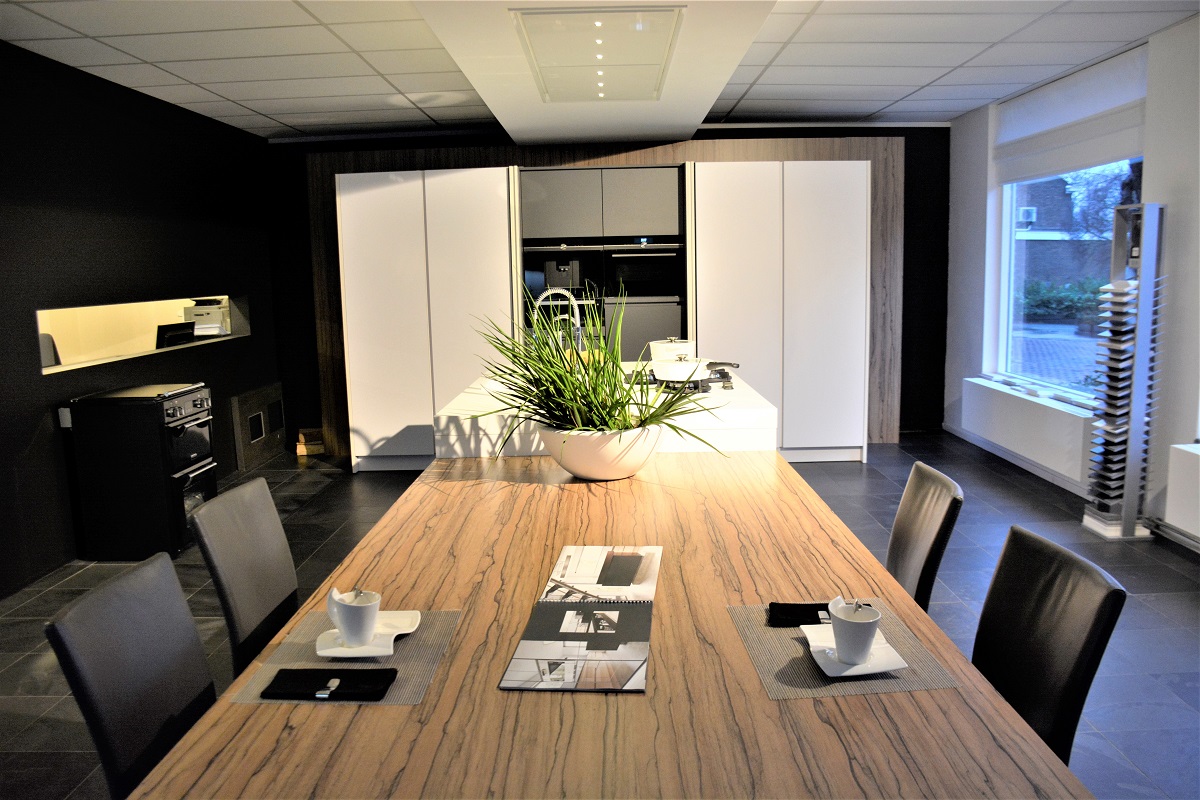 VERKOCHT toonzaalkeuken modern wit-image-4